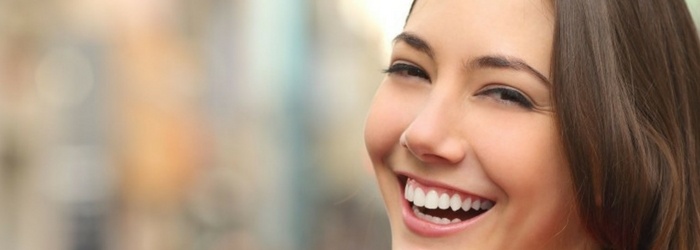 ¿Cómo se limpian y cuidan las carillas dentales? 6 tips prácticos