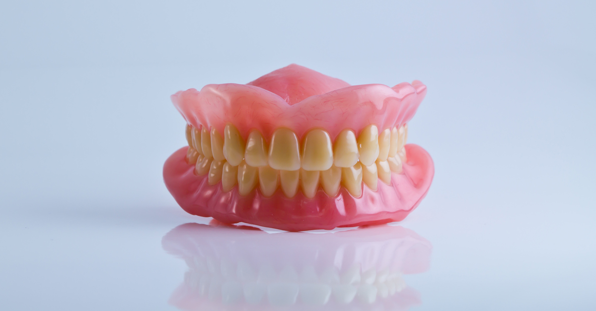 ¿Cómo se puede prevenir la periodontitis y mantener una buena salud bucal?