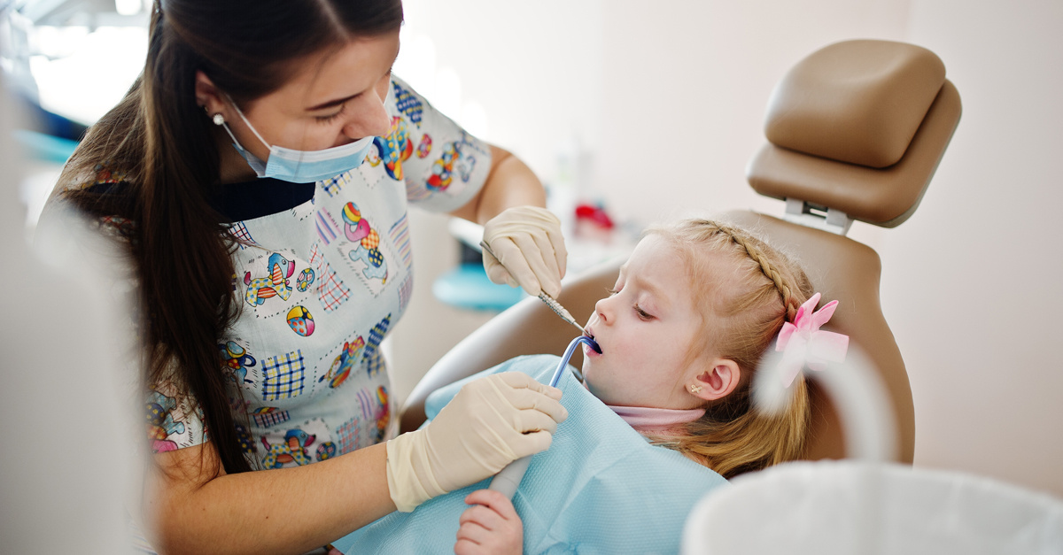 La primera visita al dentista: Qué esperar y cómo preparar a tu hijo