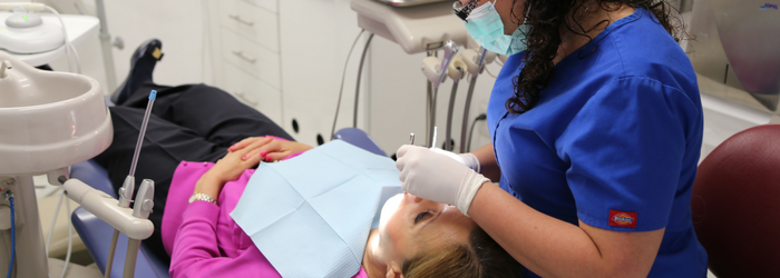 ¿Los implantes dentales pueden infectarse?